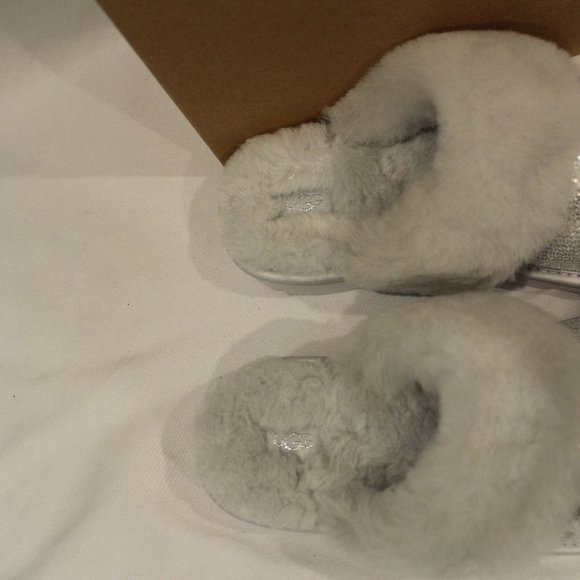 NIB UGG YOUTH 5 WOMEN'S 5.5-6 METALLIC GLITTER SILVER SLIPPERS - Picture 4 of 6